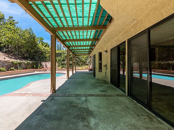 4th image of 2564 Flintridge Dr