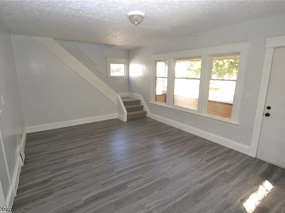 4th image of 3426 W 120th St