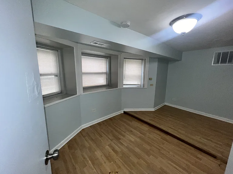 2701 E 75th Pl #BASEMENT — Photo 3