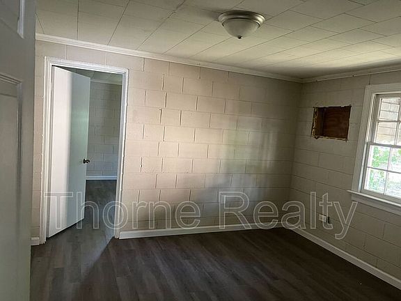 5th image of 429 Dexter St