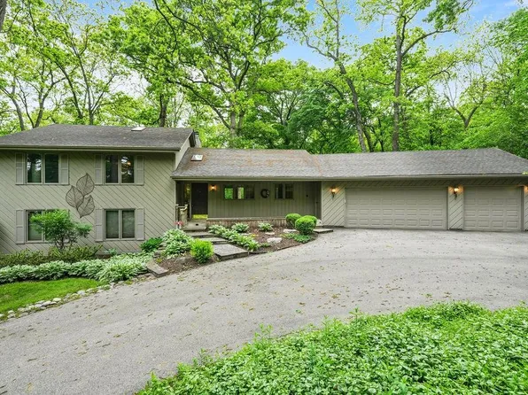 10876 Crockett Rd, Roscoe, IL 61073