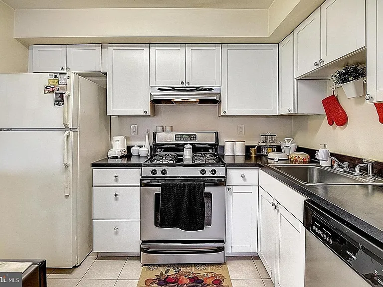 309 Trinity Ct #3 — Photo 8