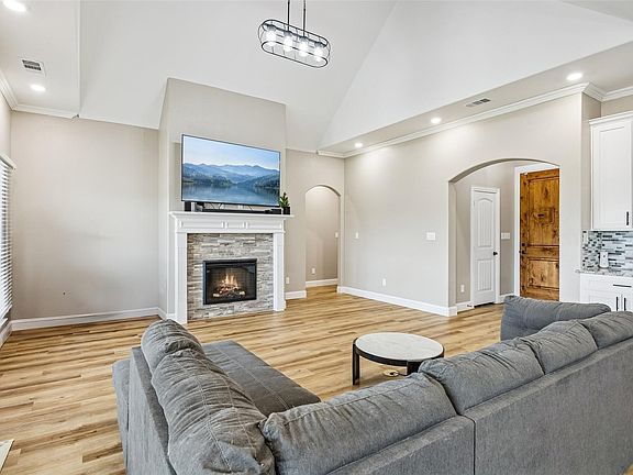 5th image of 6465 Shady Acres Ln