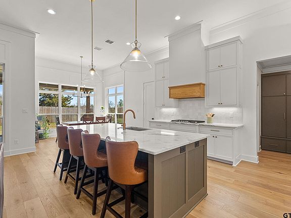 5th image of 4428 Keechi Creek Rd