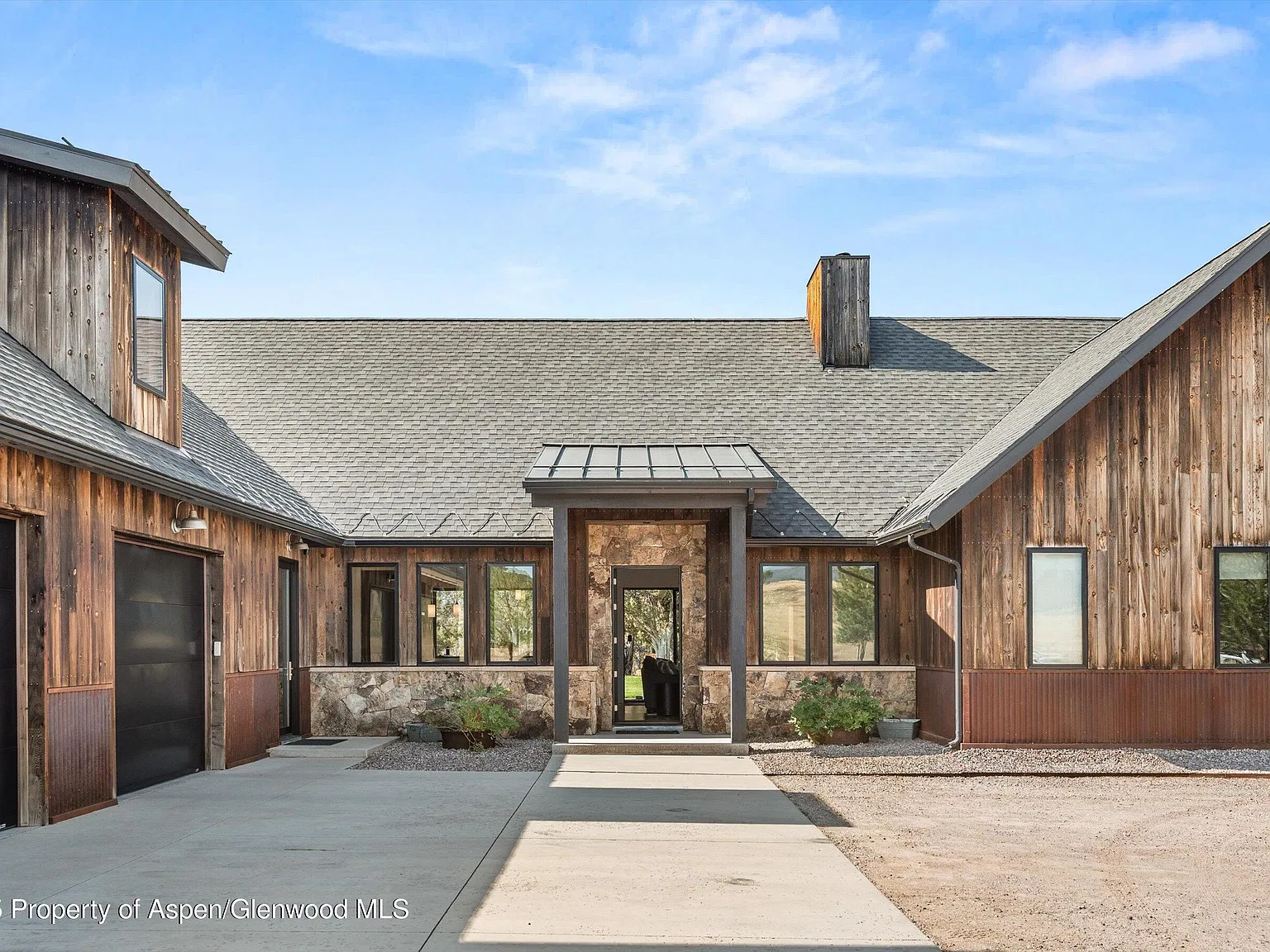 4 bed, 3.5 bath, 3002 sqft, $12,000 — Photo 3