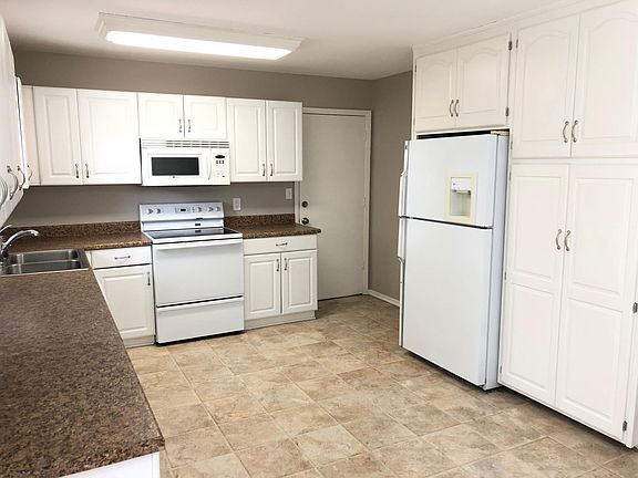 5th image of 8917 W 93rd St
