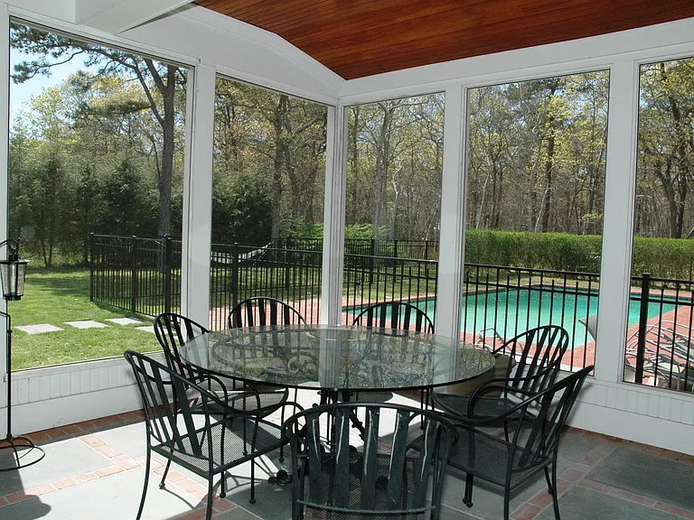 10 Georgica Woods Ln — Photo 11