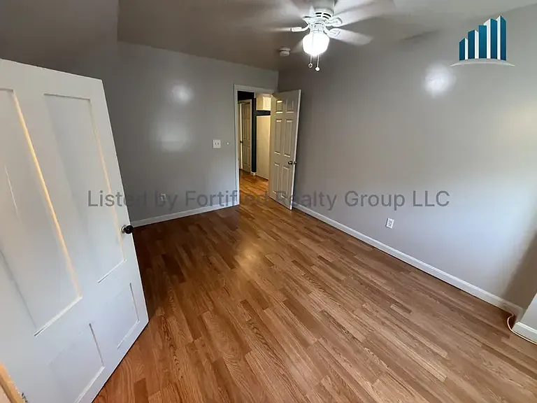 550 Maple St #3F — Photo 8