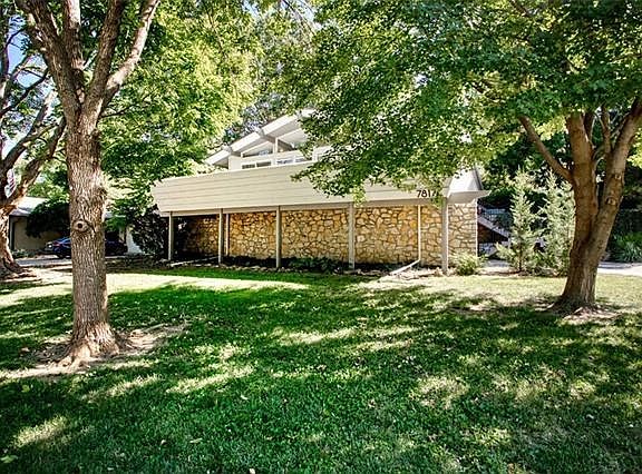 2nd image of 7817 Fontana St