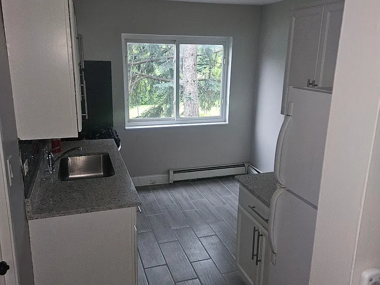 343 W Hawthorne Cir #6 — Photo 5