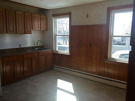 2nd image of 25 Berkeley St #1