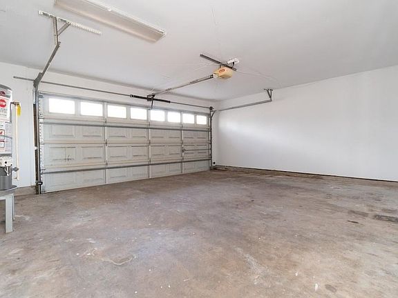 4th image of 513 Catalpa St