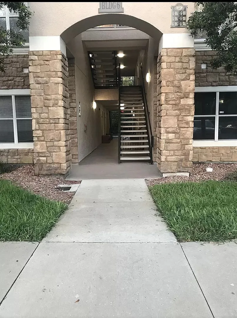 940 Village Trail 6-304 — Photo 3