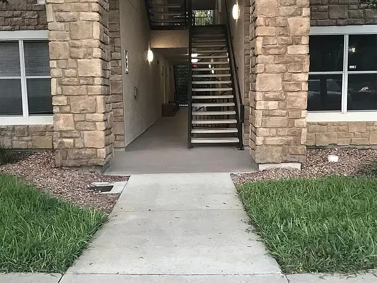 940 Village Trl #6-304 — Photo 1