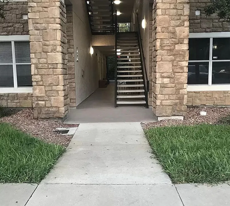 940 Village Trl #6-304