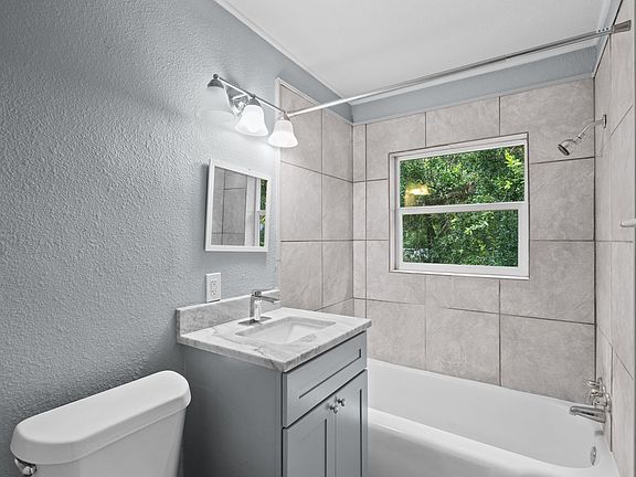 4th image of 2324 Cedar Dr APT 2