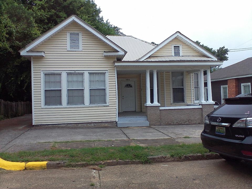 1st image of 702 17th Ave