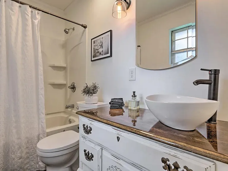 126 Royal Ln — Photo 12