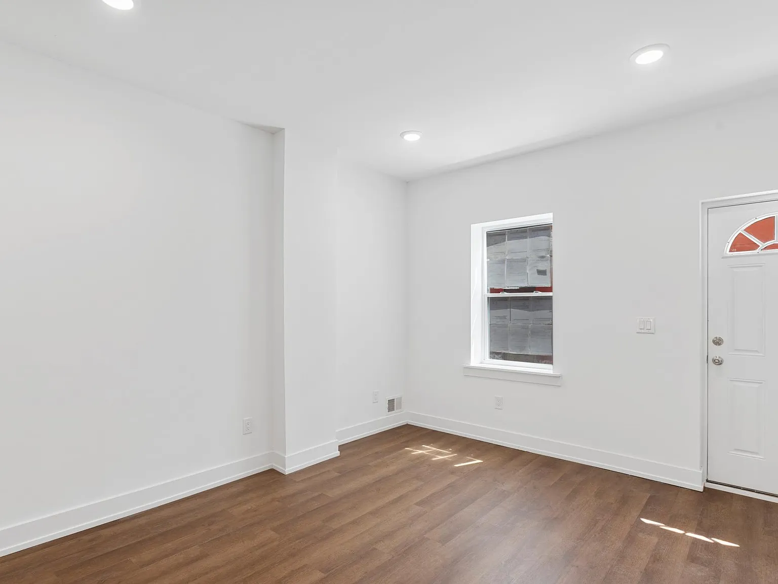 2 bed, 676 sqft, $1,595 — Photo 2