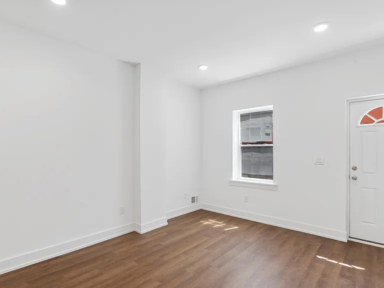 231 W Atlantic St — Photo 2