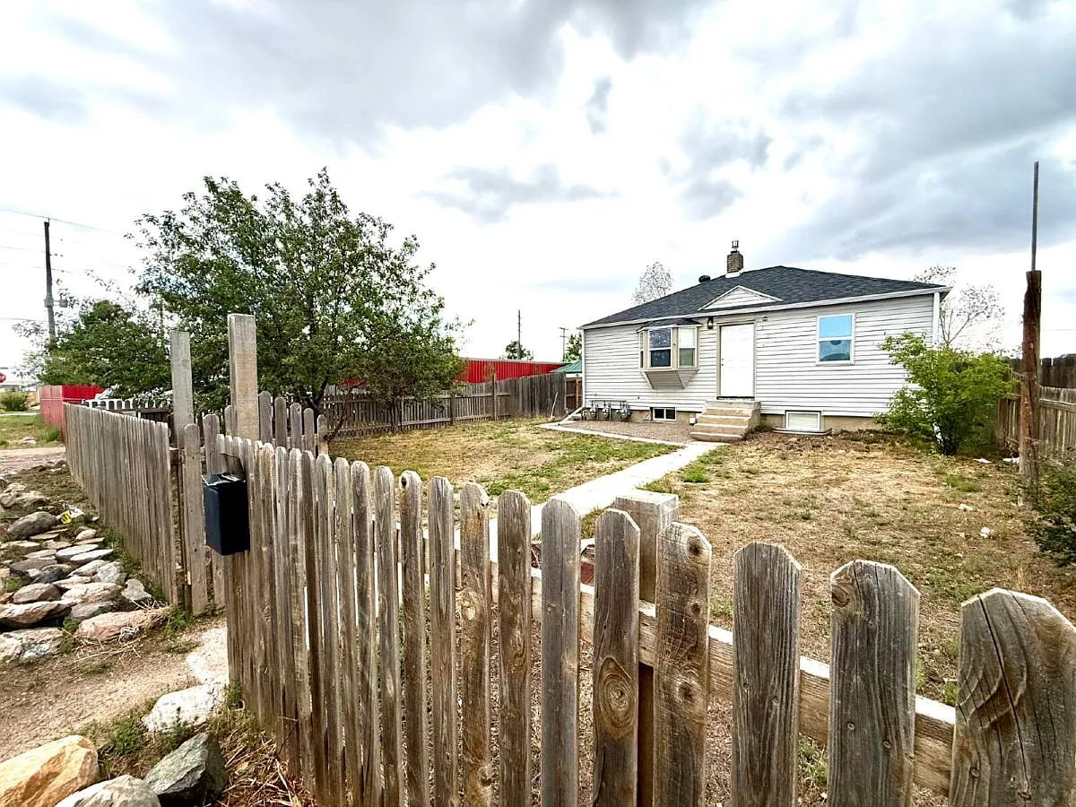 120 N Ave #C-4 in Cheyenne, WY 82007 — Photo 2