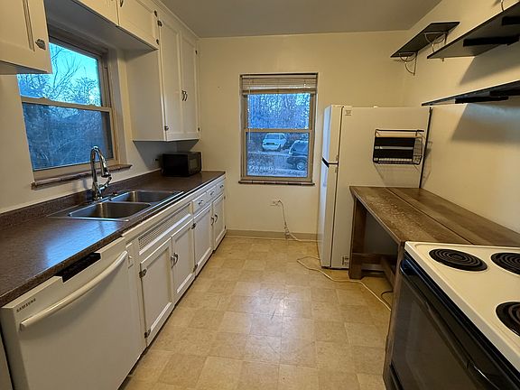 Kitchen with dishwasher