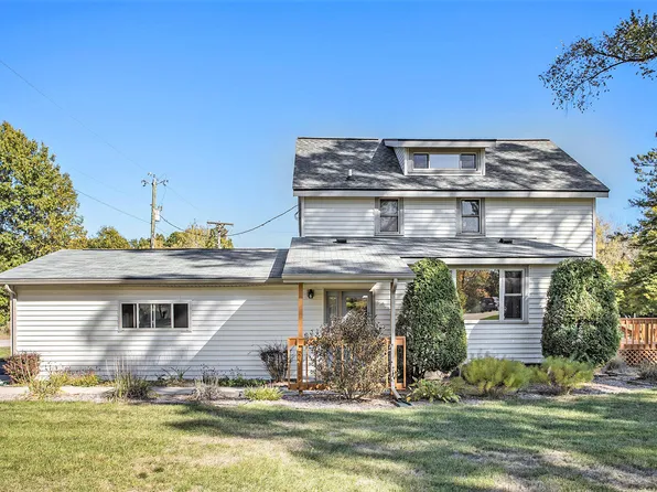 1800 Vista Point Dr, Wayland, MI 49348