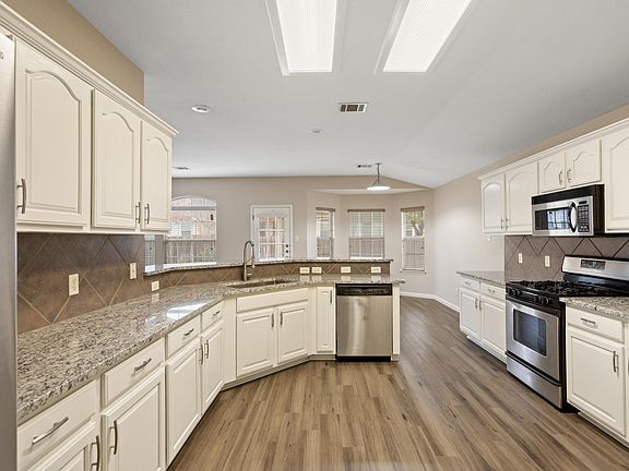 2nd image of 1306 Lou Gehrig Ln