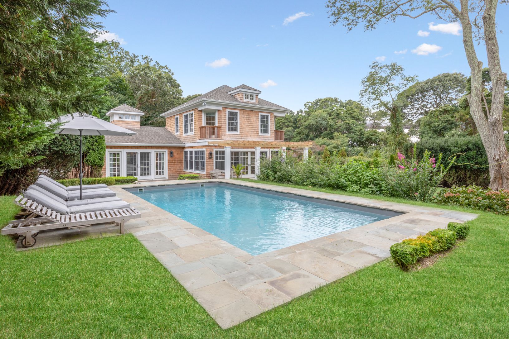  gracious outdoor living