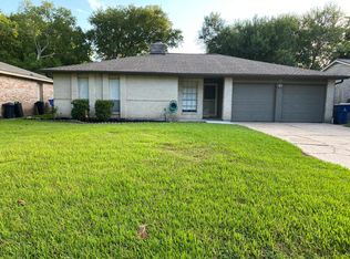 16718 Forest Bend Ave, Friendswood, TX 77546