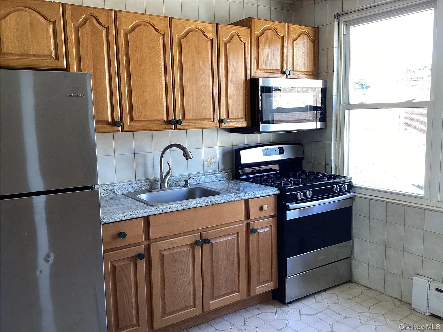 3 bed, 1.0 bath, 2465 sqft, $2,700 — Photo 4