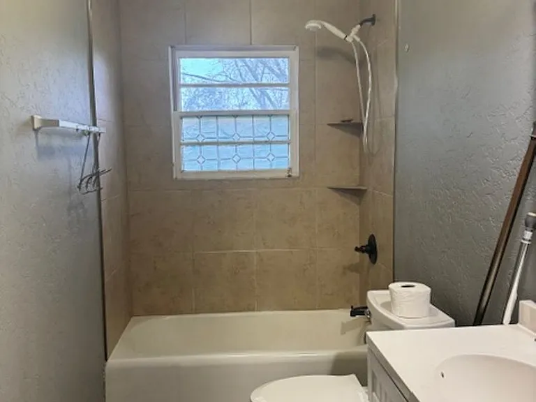 1105 N White Oak Rd — Photo 6