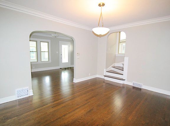4th image of 706 Clarence Ave