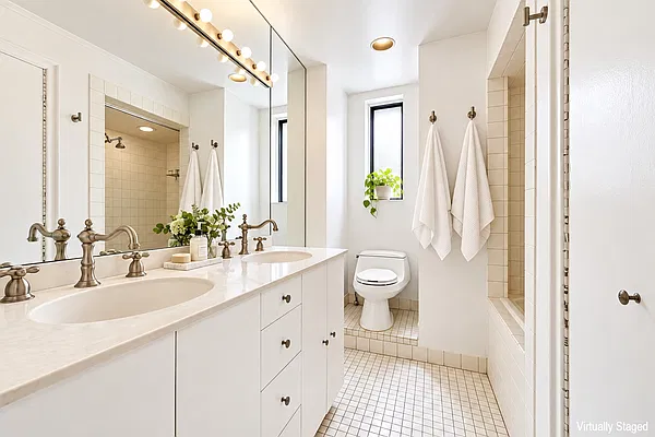 Bathroom, photo 1