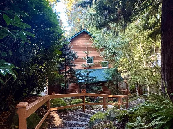 9031 Nisqually Way NE, Bainbridge Island, WA 98110