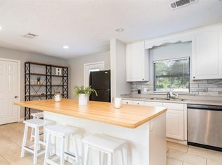 406 Baker Dr, Tomball, TX 77375