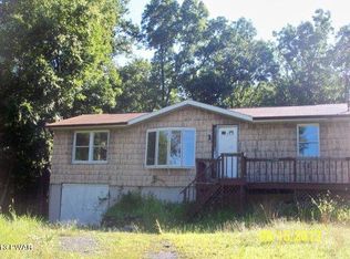 587 Woodcock Rd, Bushkill, PA 18324