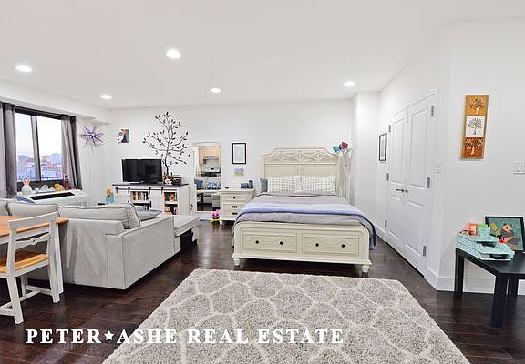 3rd image of 203 E 121st St APT 903