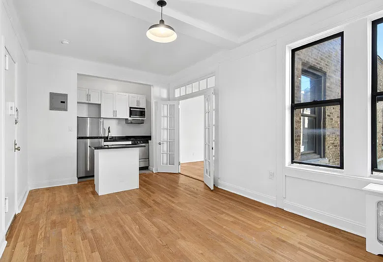 347 W 55th St #8D