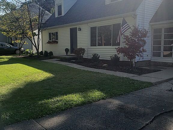 2nd image of 844 N Bentley Ave