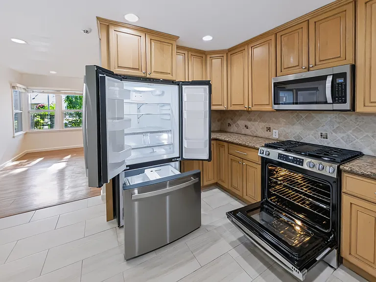 Kitchen - Included Appliances