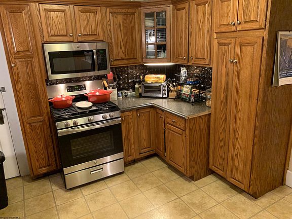 3rd image of 933 Willey St