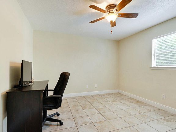 4th image of 18502 Robinwood Dr