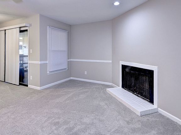 4th image of 302 Patriot Ln APT F