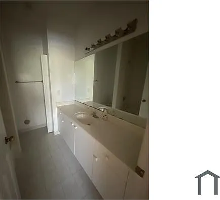2711 NE 4th St #203 — Photo 5