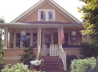 5555 33rd Ave NE, Seattle, WA 98105