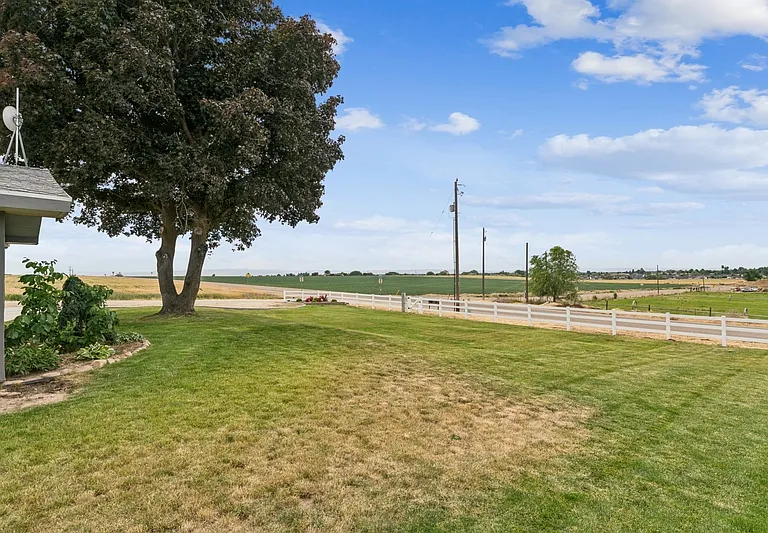 10996 Willis Rd — Photo 43