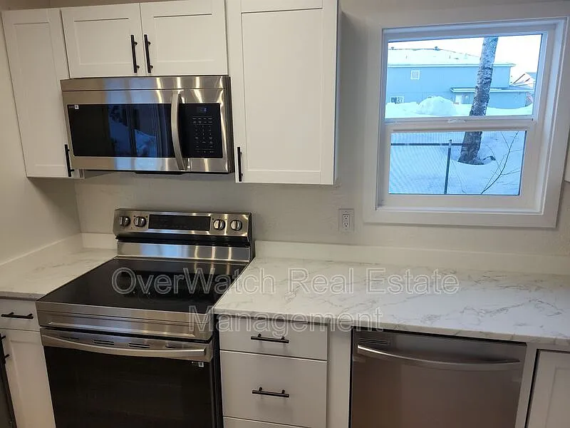3 bed, 1.0 bath, $2,250 — Photo 2