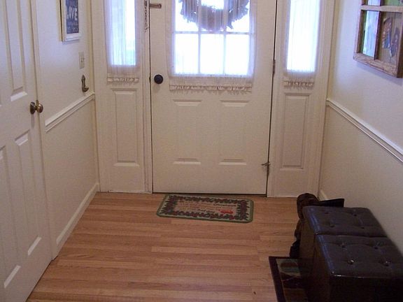 3rd image of 1820 Holiday Dr