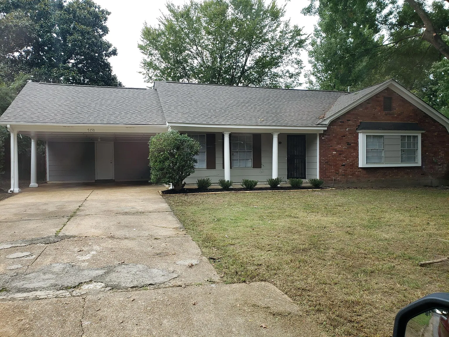 3 bed, 1.5 bath, 1319 sqft, $1,350 — Photo 2